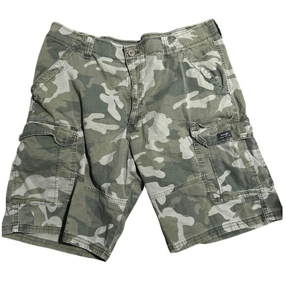 Wrangler Men's Classic Cargo Camo Shorts, Relaxed Fit, Size 38 - Picture 1 of 6